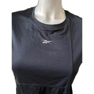 NWT‎ Reebok Women's Performance Short Sleeve Shirt - Size M